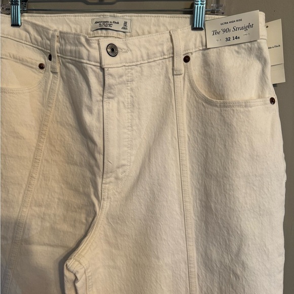 NWT Women's High-Waisted Cream Jeans - Picture 4 of 11